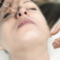 Lèvres ou menton au fil